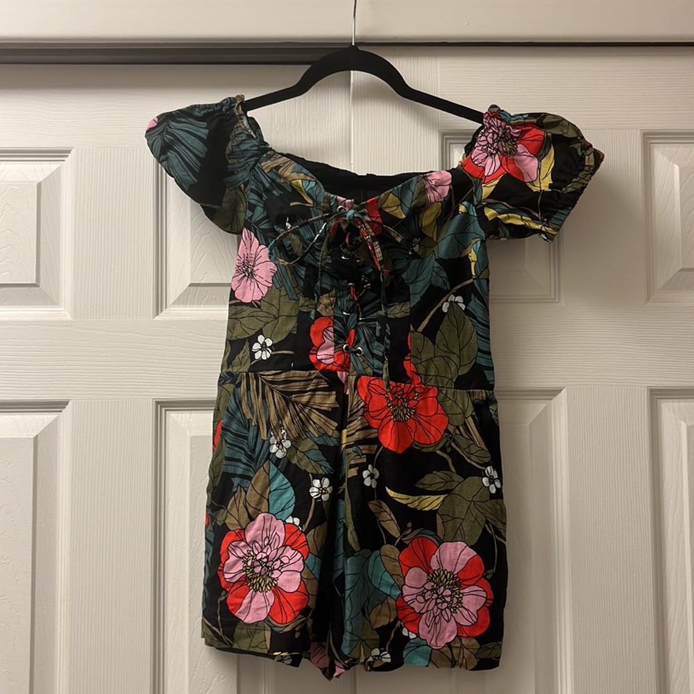 Guess linen Tropical Floral Lace up off the shoulder - Picture 3 of 7